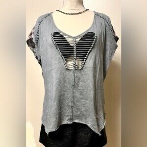 gimmicks by BKE Grey Sleeveless Top with Ladder Cut Front size Medium